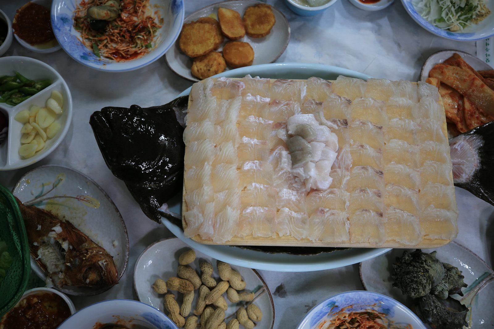 동해횟집 회와 밑반찬 상차림